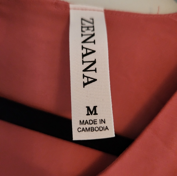 EUC Zenana Salmon Woman's tank Blouse.  Beautiful fabric.   Size M - Picture 2 of 4